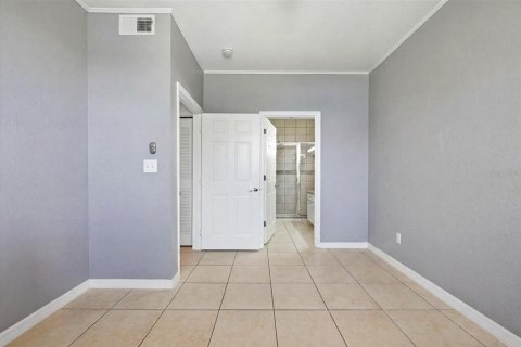 Condo in Tampa, Florida, 2 bedrooms  № 2200847 - photo 25
