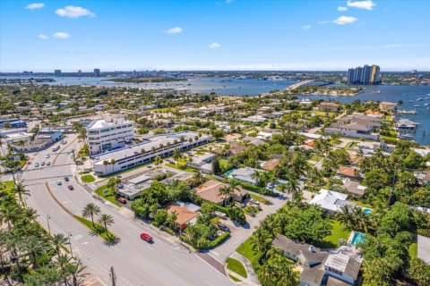 Condominio en alquiler en Riviera Beach, Florida, 2 dormitorios, 113.25 m2 № 1093872 - foto 1