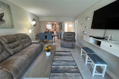 Condo in Punta Gorda, Florida, 2 bedrooms № 2111650 - photo 9