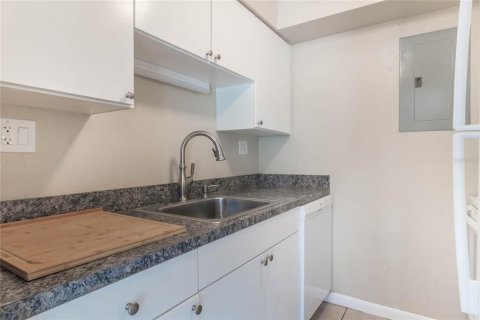 Condo in Winter Park, Florida, 4 rooms  № 1574952 - photo 9