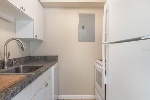 Condo in Winter Park, Florida, 4 rooms  № 1574952 - photo 11