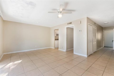 Condo in Winter Park, Florida, 4 rooms  № 1574952 - photo 8
