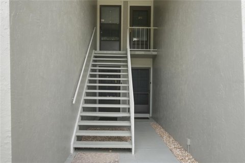 Condo in Palm Coast, Florida, 2 bedrooms № 2218867 - photo 3