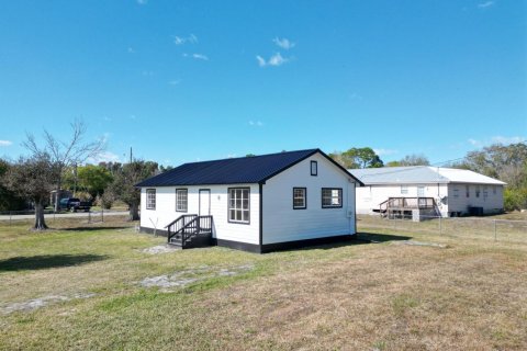 House in Okeechobee, Florida 3 bedrooms, 93.65 sq.m. № 2083139 - photo 16