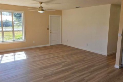 House in Okeechobee, Florida 3 bedrooms, 93.65 sq.m. № 2083139 - photo 5