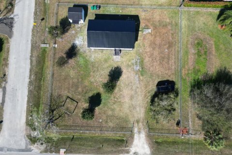 House in Okeechobee, Florida 3 bedrooms, 93.65 sq.m. № 2083139 - photo 15