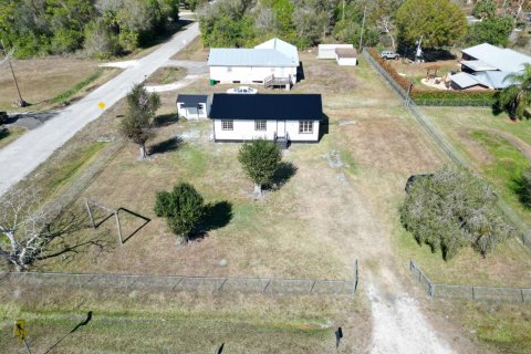 House in Okeechobee, Florida 3 bedrooms, 93.65 sq.m. № 2083139 - photo 13