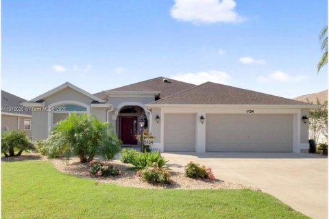 House in The Villages, Florida 3 bedrooms, 177.44 sq.m. № 1972032