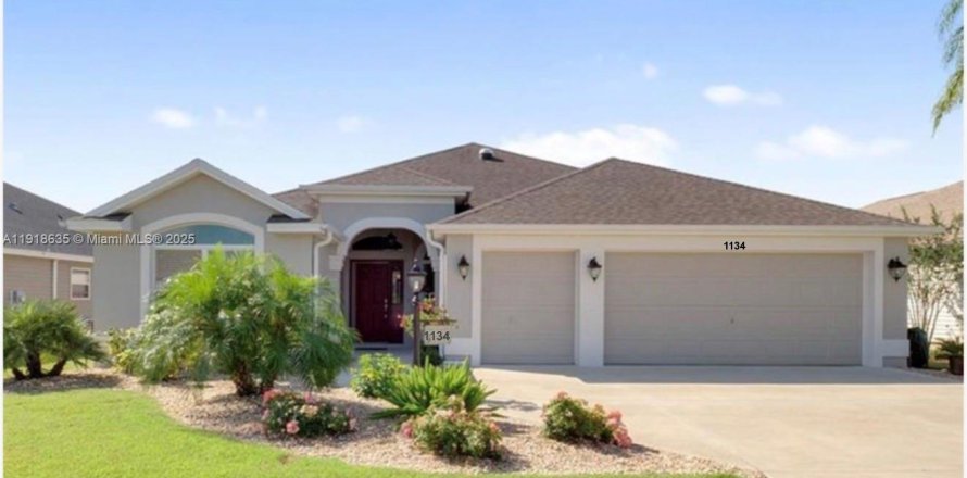 House in The Villages, Florida 3 bedrooms, 177.44 sq.m. № 1972032