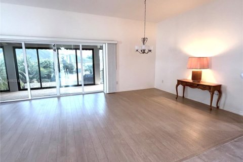 House in The Villages, Florida 3 bedrooms, 177.44 sq.m. № 1972032 - photo 7