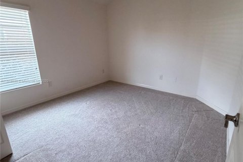 House in The Villages, Florida 3 bedrooms, 177.44 sq.m. № 1972032 - photo 16