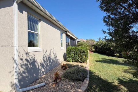 House in The Villages, Florida 3 bedrooms, 177.44 sq.m. № 1972032 - photo 25