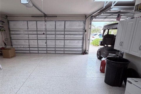 House in The Villages, Florida 3 bedrooms, 177.44 sq.m. № 1972032 - photo 15