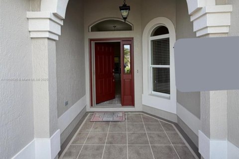 House in The Villages, Florida 3 bedrooms, 177.44 sq.m. № 1972032 - photo 4