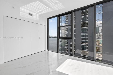 Condo in Miami, Florida, 4 bedrooms  № 1895496 - photo 18