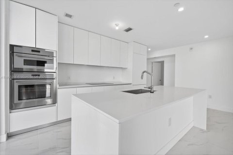 Condo in Miami, Florida, 4 bedrooms  № 1895496 - photo 8