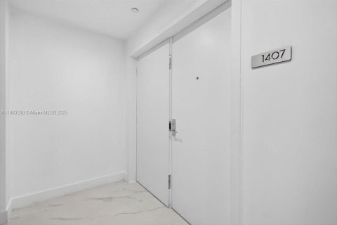 Condo in Miami, Florida, 4 bedrooms  № 1895496 - photo 4