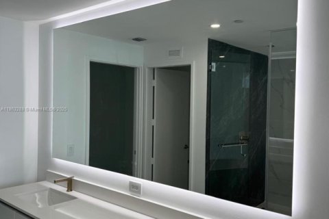 Condo in Miami, Florida, 4 bedrooms  № 1895496 - photo 15