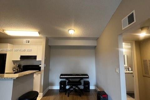 Снять в аренду кондоминиум в Дейви, Флорида 1 спальня, 74.79м2, № 1987732 - фото 7