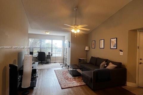 Снять в аренду кондоминиум в Дейви, Флорида 1 спальня, 74.79м2, № 1987732 - фото 1