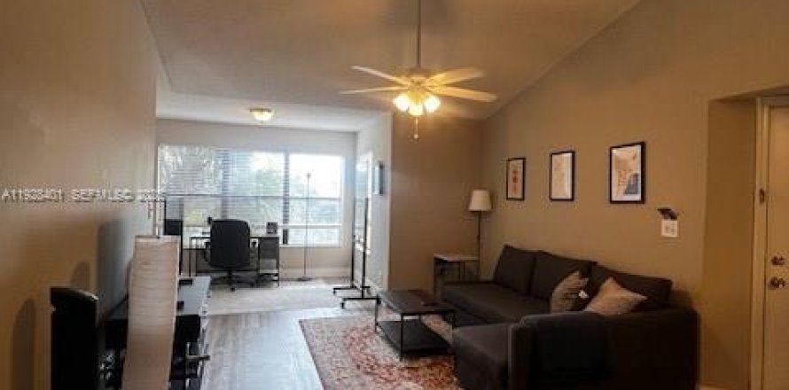 Кондоминиум с 1 спальней в Дейви, Флорида № 1987732