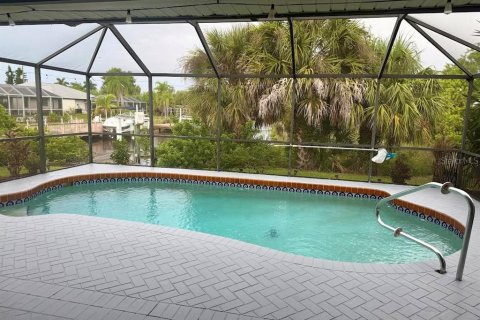 House in Port Charlotte, Florida 3 bedrooms, 150.41 sq.m. № 2394263 - photo 26