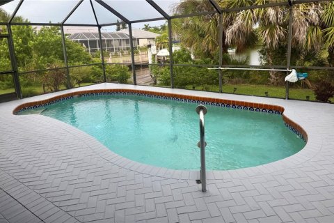 House in Port Charlotte, Florida 3 bedrooms, 150.41 sq.m. № 2394263 - photo 25