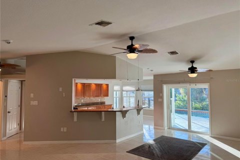 House in Port Charlotte, Florida 3 bedrooms, 150.41 sq.m. № 2394263 - photo 4