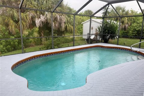 House in Port Charlotte, Florida 3 bedrooms, 150.41 sq.m. № 2394263 - photo 24