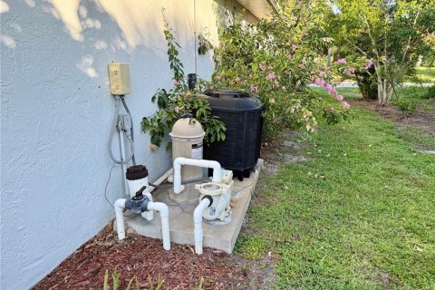 House in Port Charlotte, Florida 3 bedrooms, 150.41 sq.m. № 2394263 - photo 27