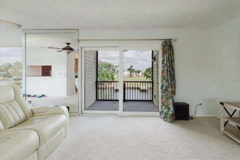 Condo in Tarpon Springs, Florida, 2 bedrooms  № 1630737 - photo 15