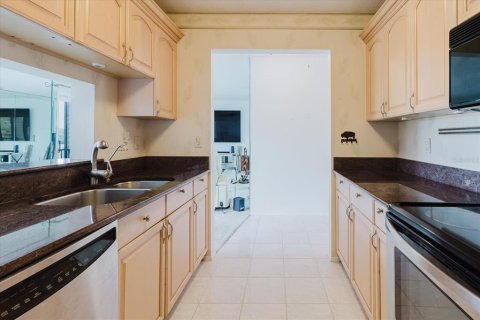 Condo in Tarpon Springs, Florida, 2 bedrooms  № 1630737 - photo 25