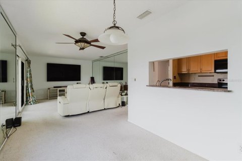 Condo in Tarpon Springs, Florida, 2 bedrooms  № 1630737 - photo 19