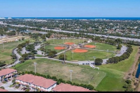 Adosado en venta en Boynton Beach, Florida, 3 dormitorios, 205.22 m2 № 1068112 - foto 1