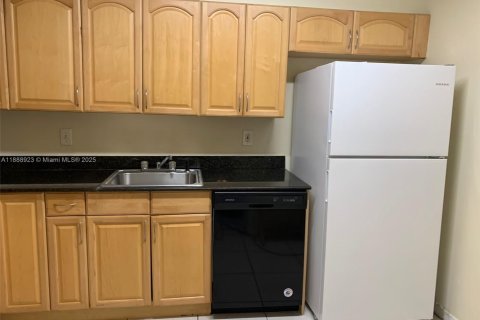 Снять в аренду кондоминиум в Холливуд, Флорида 2 спальни, 102.19м2, № 1941067 - фото 13