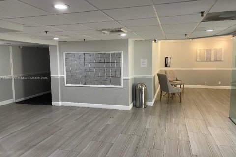 Снять в аренду кондоминиум в Холливуд, Флорида 2 спальни, 102.19м2, № 1941067 - фото 8