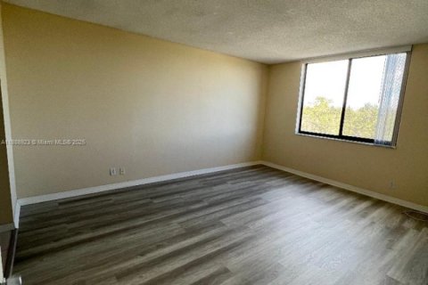 Снять в аренду кондоминиум в Холливуд, Флорида 2 спальни, 102.19м2, № 1941067 - фото 15