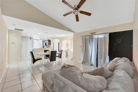 House in Kissimmee, Florida 4 bedrooms, 183.85 sq.m. № 2236525 - photo 6