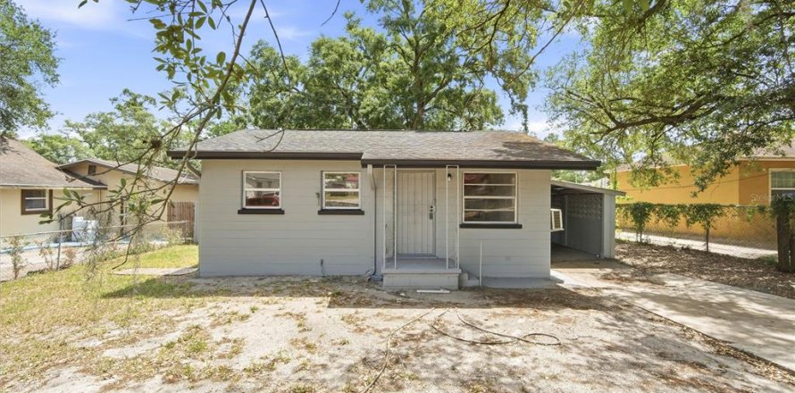 House in Tampa, Florida 2 bedrooms, 62.43 sq.m. № 2201806