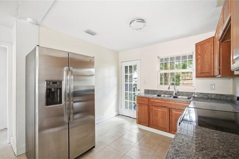 House in Tampa, Florida 2 bedrooms, 62.43 sq.m. № 2201806 - photo 6