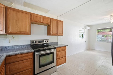 House in Tampa, Florida 2 bedrooms, 62.43 sq.m. № 2201806 - photo 7