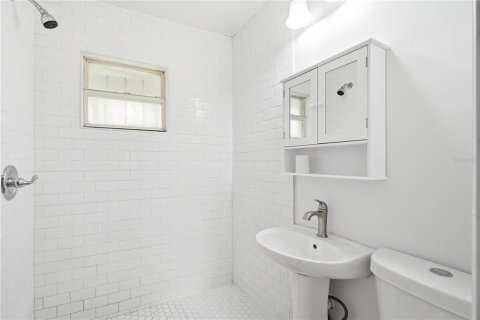 House in Tampa, Florida 2 bedrooms, 62.43 sq.m. № 2201806 - photo 14