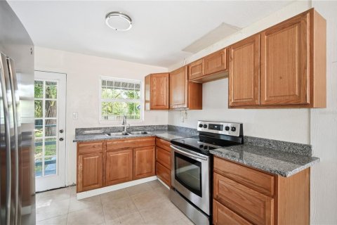 House in Tampa, Florida 2 bedrooms, 62.43 sq.m. № 2201806 - photo 5
