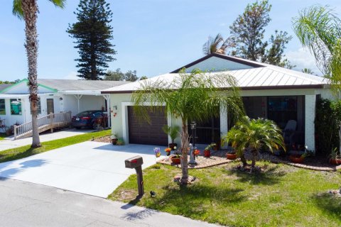 Casa en venta en Port St. Lucie, Florida, 2 dormitorios, 134.8 m2 № 2078288 - foto 3