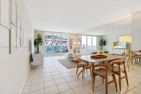 Condo in Miami Beach, Florida, 1 bedroom  № 2010267 - photo 9