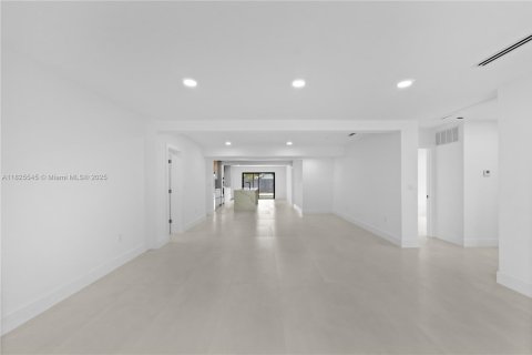 House in Hollywood, Florida 4 bedrooms, 214.23 sq.m. № 1794700 - photo 7