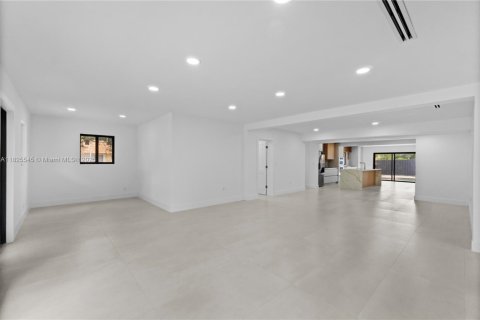 House in Hollywood, Florida 4 bedrooms, 214.23 sq.m. № 1794700 - photo 8