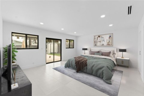 House in Hollywood, Florida 4 bedrooms, 214.23 sq.m. № 1794700 - photo 10