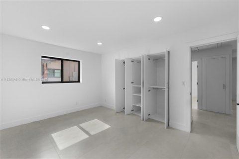 House in Hollywood, Florida 4 bedrooms, 214.23 sq.m. № 1794700 - photo 19