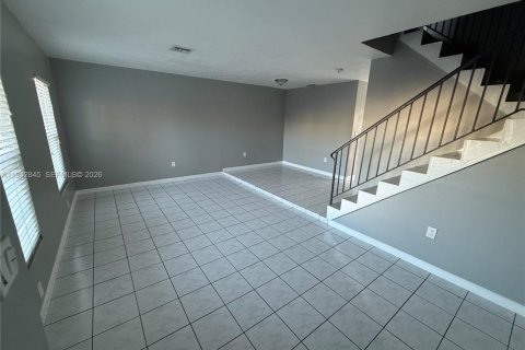 Touwnhouse à louer à Homestead, Floride: 3 chambres, 130.71 m2 № 2000175 - photo 2